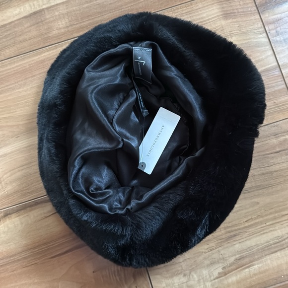NWT Anthropologie Faux Fur Bucket Hat - Picture 3 of 4